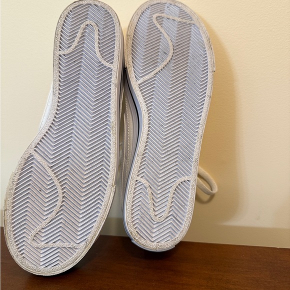 Nike White Classic Sneakers- Size 7 - Picture 4 of 6